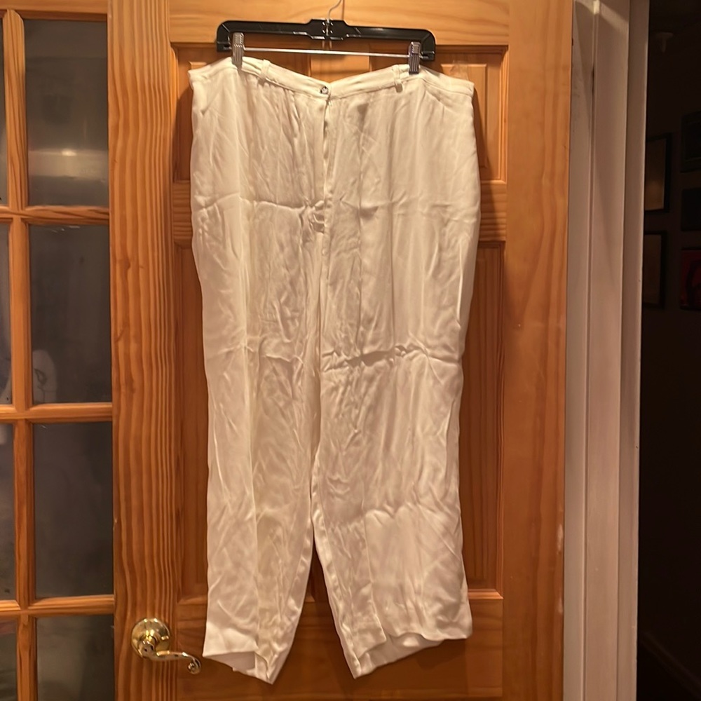 Woman’s David Dart Raton White Pants. Size 1X.